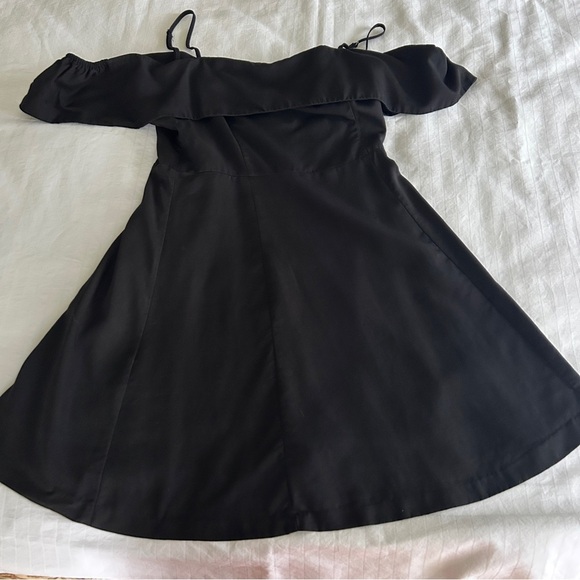 J.O.A. Dress Black Off the Shoulder Ruffle Front LBD Fit and Flare size Medium - Picture 12 of 16